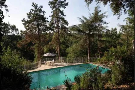 MONBRISON-P, Château Stay – 1BR/4P avec accès piscine et parc - Photo 45
