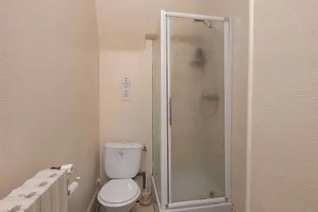 MONBRISON-P, Château Stay – 1BR/4P avec accès piscine et parc - Photo 56