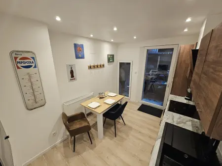 Maison de ville rénovée avec garage privatif à Épinal - Photo 1