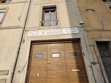 Maison de ville rénovée avec garage privatif à Épinal - Photo 2