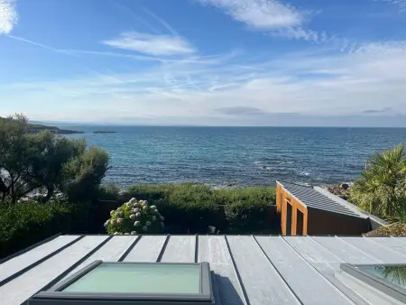 Chalet en Bord de Mer avec Accès Direct à l'Eau - Photo 1
