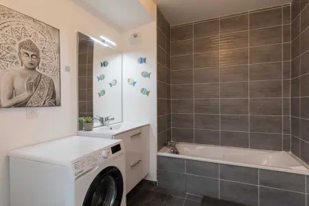 JB-103-STRASBOURG, Charmant Appartement 2BR/4P - Proche Lyon - Photo 4