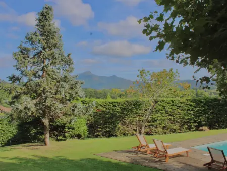 Somptueuse villa Basque avec vue sur la Rhune et grand jardin - Photo 6