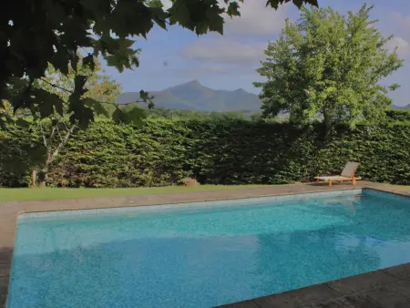 Somptueuse villa Basque avec vue sur la Rhune et grand jardin - Photo 7