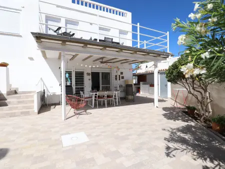 Villa à 200m de la plage avec jardin et piscine à partager - Photo 15