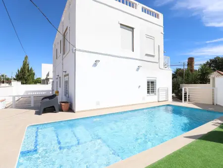 Villa à 200m de la plage avec jardin et piscine à partager - Photo 22