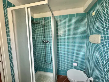 Appartement 2 pièces climatisé avec parking, proche plage - Photo 16