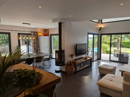 Maison élégante avec piscine privative, jardin clos et animaux admis - Photo 1