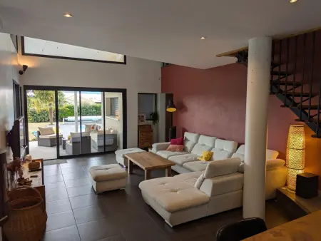 Maison élégante avec piscine privative, jardin clos et animaux admis - Photo 2