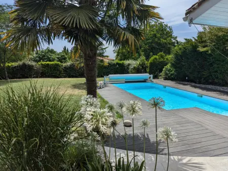 Maison élégante avec piscine privative, jardin clos et animaux admis - Photo 3