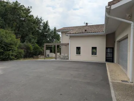 Maison élégante avec piscine privative, jardin clos et animaux admis - Photo 5