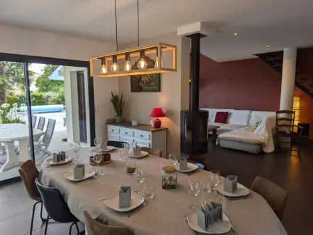 Maison élégante avec piscine privative, jardin clos et animaux admis - Photo 8