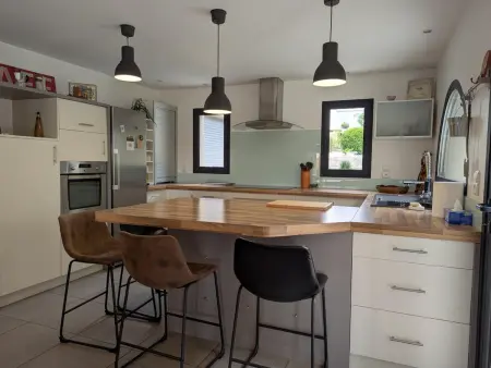 Maison élégante avec piscine privative, jardin clos et animaux admis - Photo 10