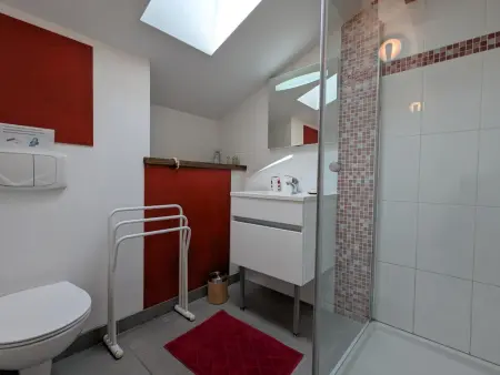 Maison élégante avec piscine privative, jardin clos et animaux admis - Photo 32