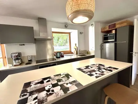 Appartement rénové 4 pièces, 6 couchages avec parking - Photo 2
