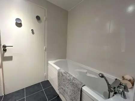 Appartement rénové 4 pièces, 6 couchages avec parking - Photo 13