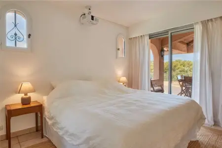 AP-652-PERTUADES, Villa climatisée avec piscine et jacuzzi 3 chambres/6 personnes - Vallauris - Photo 44