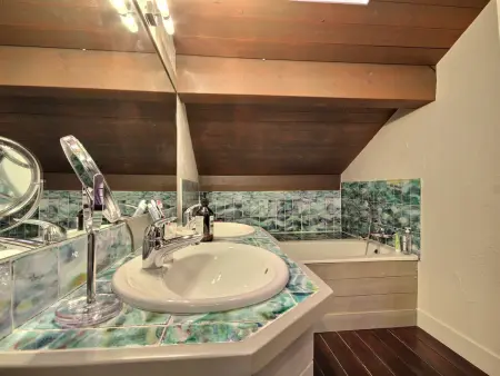 Chalet spacieux avec terrasse et jacuzzi, proche des pistes pour 14 personnes - Photo 10