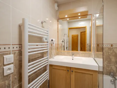 Bel appartement 2 pièces pour 4 personnes, parking, balcon sud - Photo 10