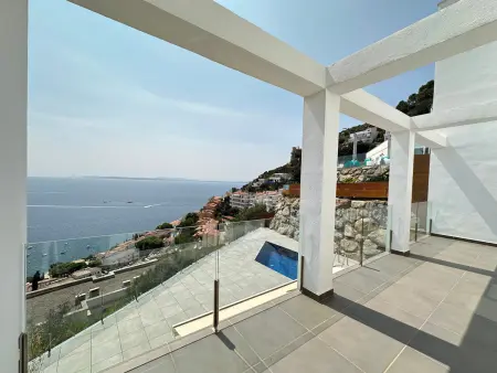 Élégante maison moderne avec piscine privée et vue mer - Roses - Photo 10