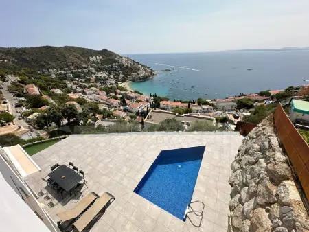 Élégante maison moderne avec piscine privée et vue mer - Roses - Photo 24