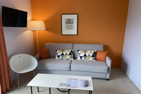 Adonis Mougins T2, Confort élégant à Mougins près de Cannes - Photo 1