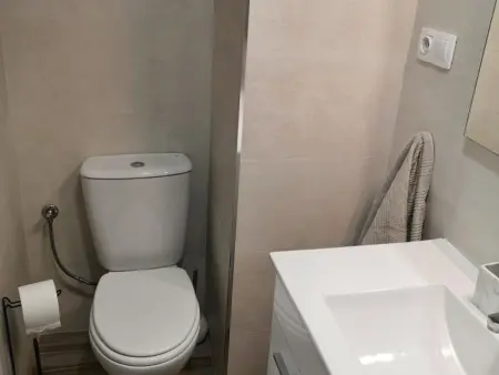 Appartement rénové et confortable à Grenade, arrêt de bus proche - Photo 8
