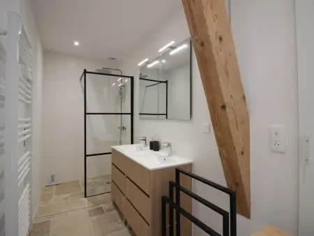 Maison rénovée 3 ch, billard, jardin, La Bourboule - Photo 9