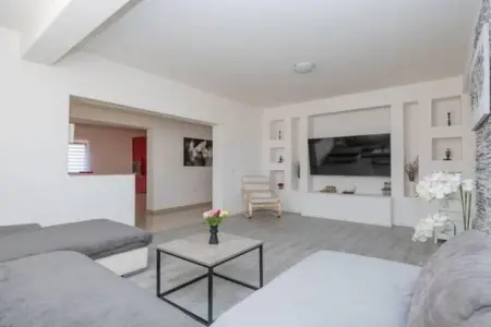 Countryside Villa Tajo - Four Bedroom Holiday Home  with Swimming Pool, Countryside Villa Tajo - Four Bedroom Holiday Home  with Swimming Pool - Photo 1