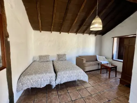 Évasion Rurale : Maison Canarienne avec Piscine et Jardin - Photo 11