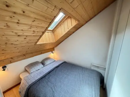 Appartement lumineux proche pistes – 3 pièces, parking, vue montagne - Photo 3