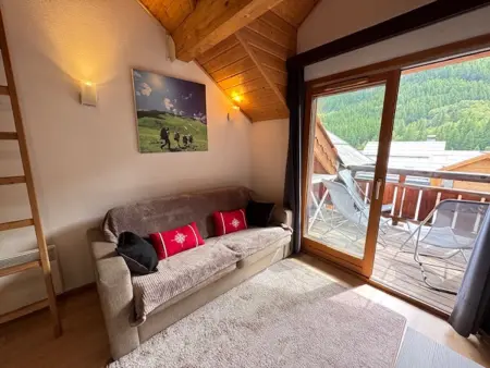 Appartement lumineux proche pistes – 3 pièces, parking, vue montagne - Photo 4