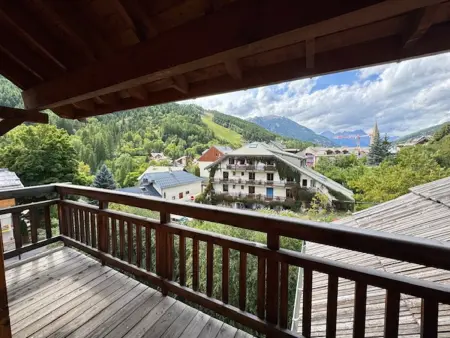 Appartement lumineux proche pistes – 3 pièces, parking, vue montagne - Photo 7