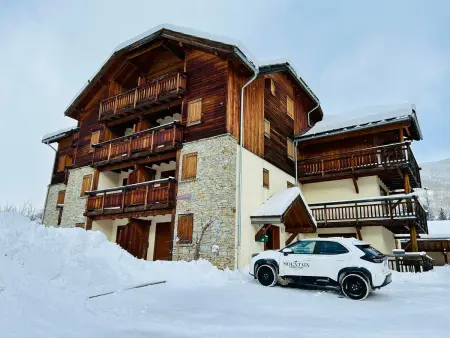 Appartement lumineux proche pistes – 3 pièces, parking, vue montagne - Photo 13