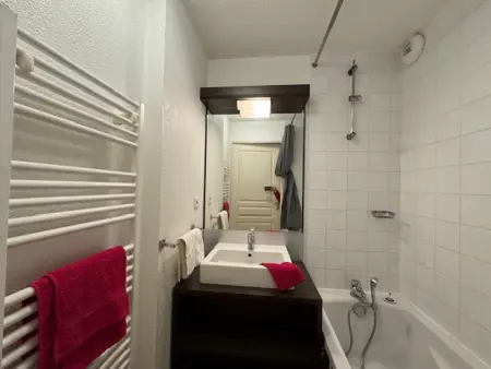 Appartement lumineux 3 pièces proche pistes avec balcon et parking - Photo 4