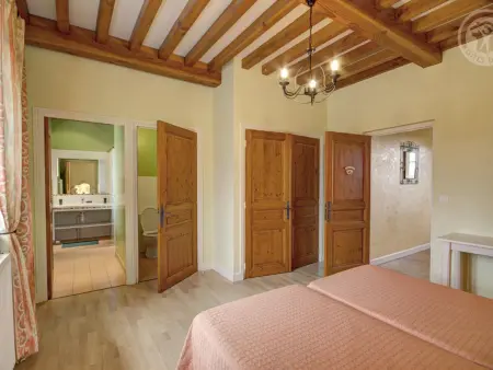 Havre de paix à Chalain-le-Comtal avec piscine privée - Photo 14