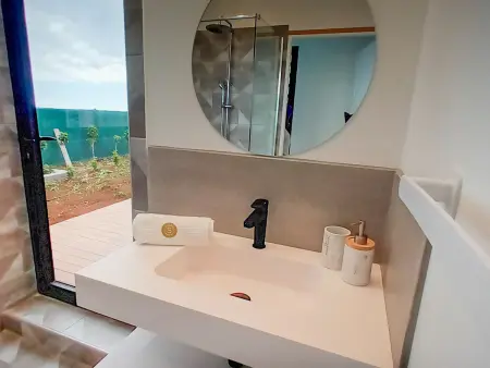 Gîte de Charme avec Vue Mer et Jacuzzi à Saint-Paul - Photo 1