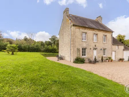 Maison de charme rénovée dans le Cotentin, Gite 6 personnes à Sébeville - Photo 1
