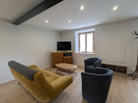 Maison rénovée avec terrasse et balcon à Polignac - Photo 2
