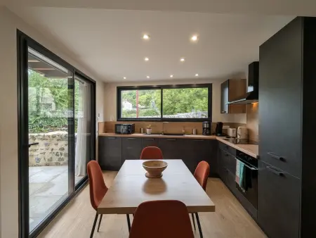 Maison rénovée avec terrasse et balcon à Polignac - Photo 4