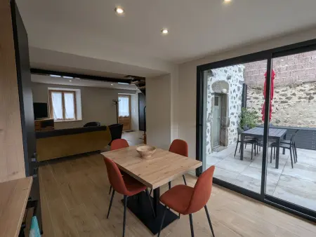 Maison rénovée avec terrasse et balcon à Polignac - Photo 5