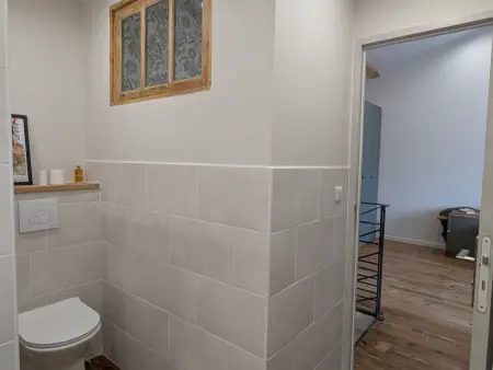 Maison rénovée avec terrasse et balcon à Polignac - Photo 14