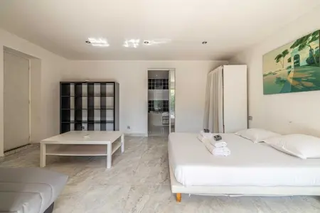 YJ-153-VEYANS, Maison climatisée 4 chambres/10 personnes avec piscine – 40 min de Cannes - Photo 3