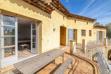 YJ-153-VEYANS, Maison climatisée 4 chambres/10 personnes avec piscine – 40 min de Cannes - Photo 6