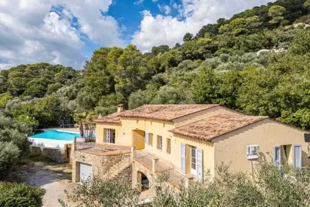 YJ-153-VEYANS, Maison climatisée 4 chambres/10 personnes avec piscine – 40 min de Cannes - Photo 15