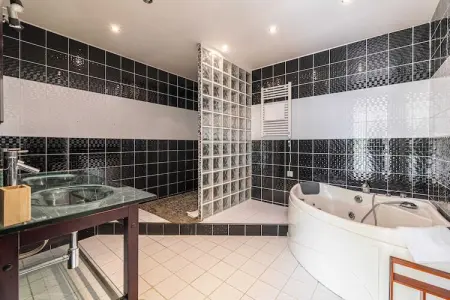 YJ-153-VEYANS, Maison climatisée 4 chambres/10 personnes avec piscine – 40 min de Cannes - Photo 103