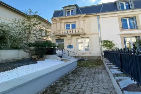 Appartement avec rooftop terrace, Charmant séjour avec toit-terrasse à Vittel. - Photo 16