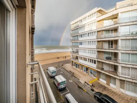 Neva troisième, Appartement rénové avec vue sur la mer - Photo 3