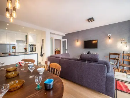 Neva troisième, Appartement rénové avec vue sur la mer - Photo 7