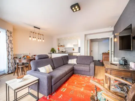 Neva troisième, Appartement rénové avec vue sur la mer - Photo 9